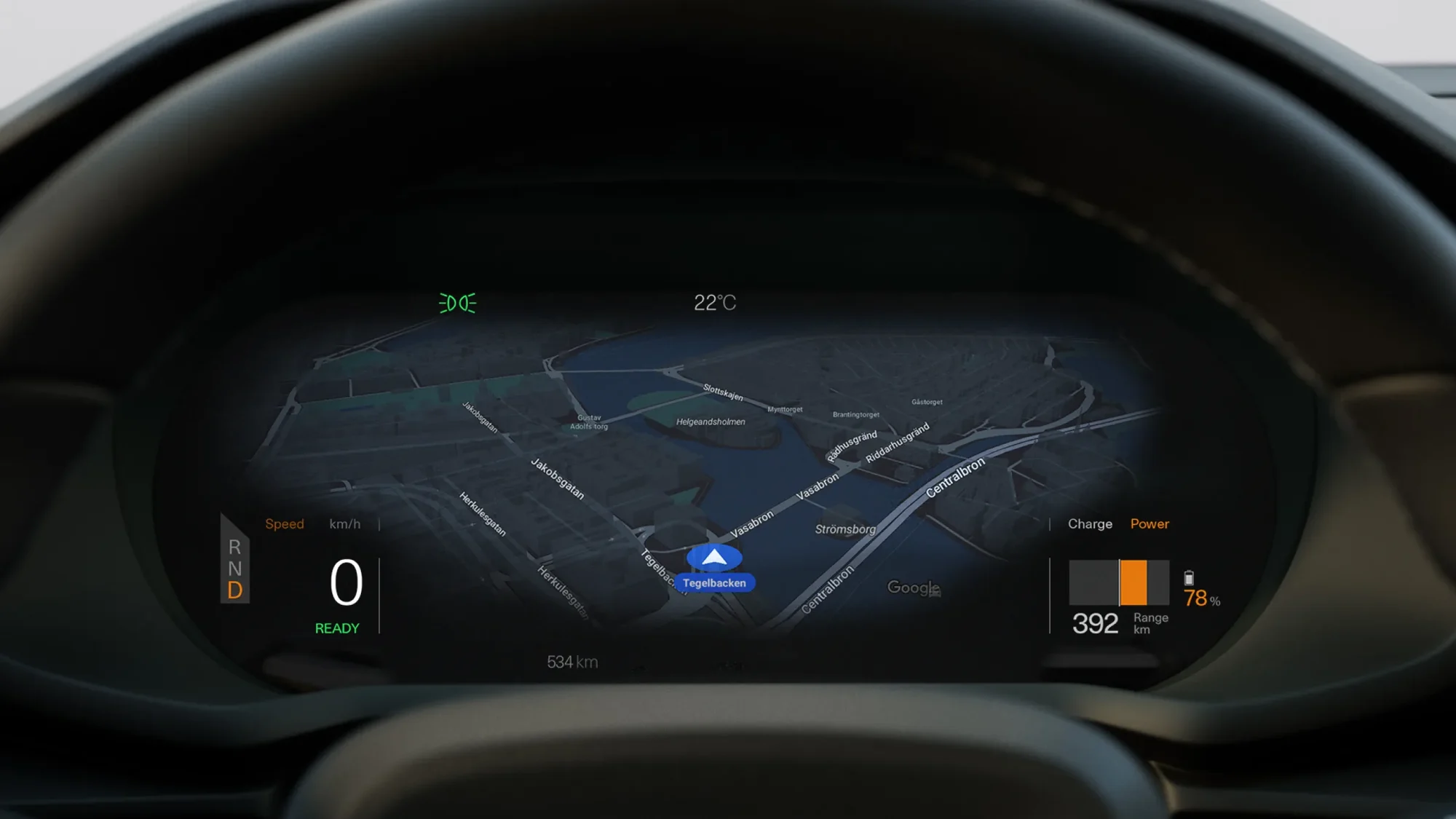 Écran conducteur de la Polestar 2 avec carte, vitesse et autonomie